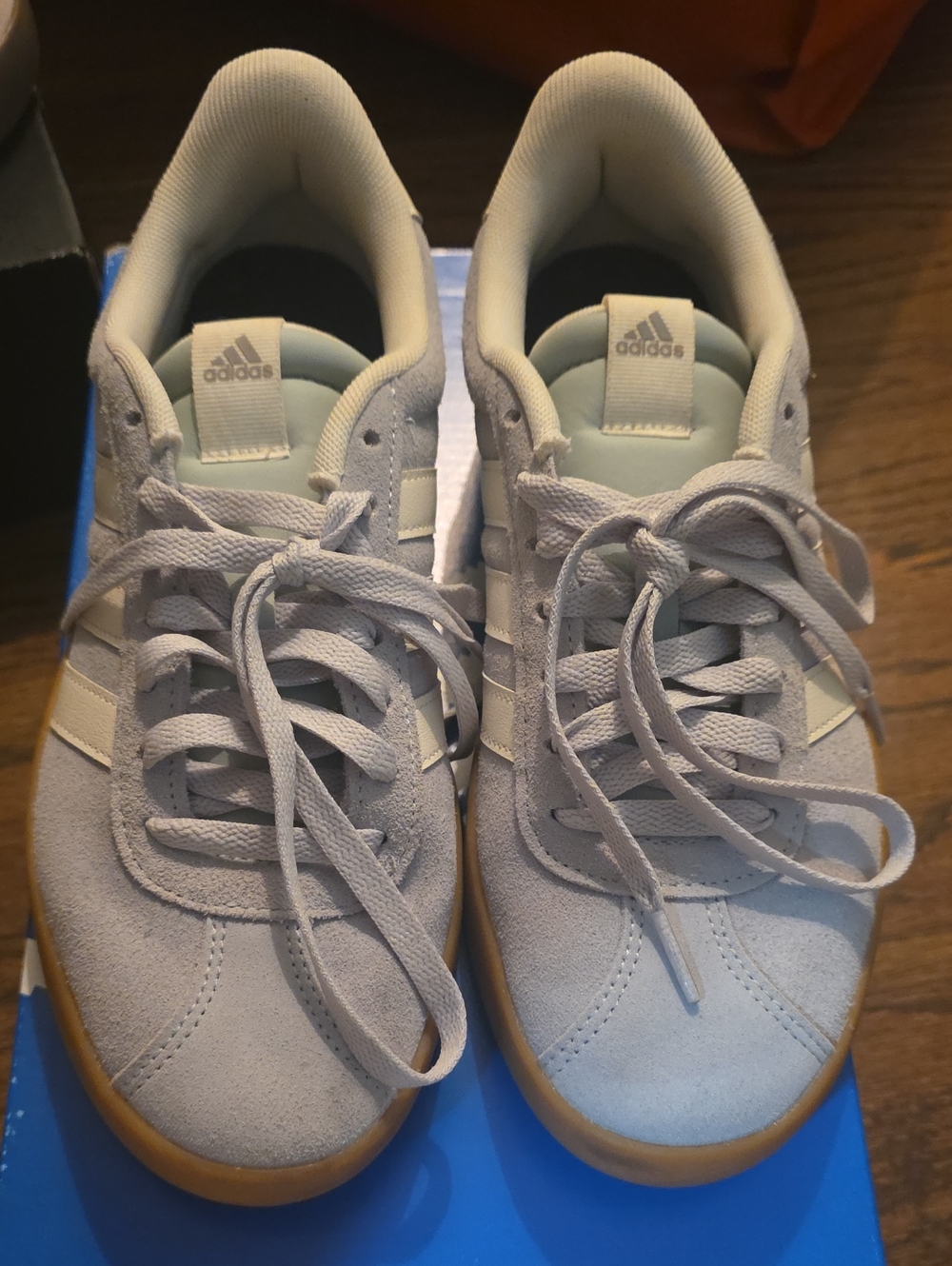 SAMBA! Adidas Women's Light Gray Suede Sneakers with Gum Outsole. Like New.